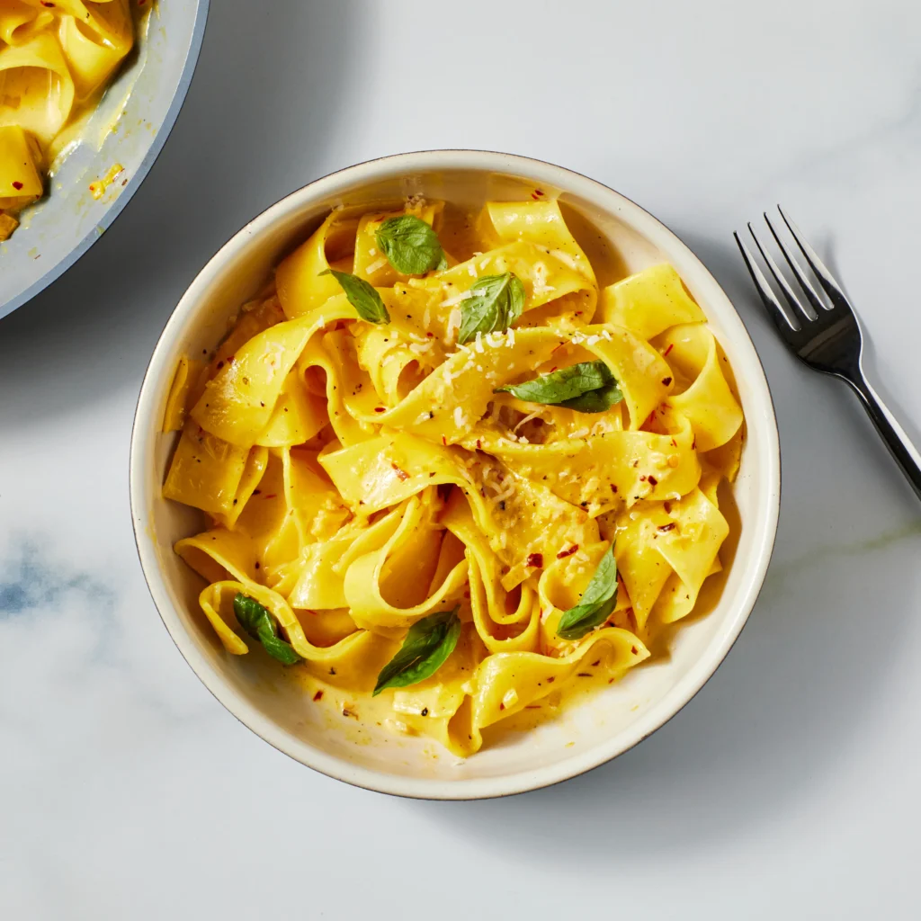 Learn 5 professional methods to make creamy saffron sauce for pasta or chicken, adding rich flavor, aroma, and a golden touch to your dishes.